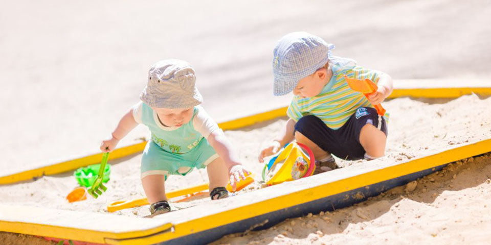 Вибираємо іграшки для малюків